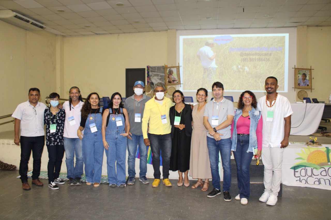 Finalização_da_mesa_redonda_sobre_Agroecologia_e_Agricultura_familiar_-_prof._Sandra_Cardoso_-LEDOC_prof._Daniel_Louçana_-CCA_prof._Cristiane-_CTT_Kalil_Luz_-_SEMAM_e_Cícero_Costa_-_Agroflorestor.jpeg