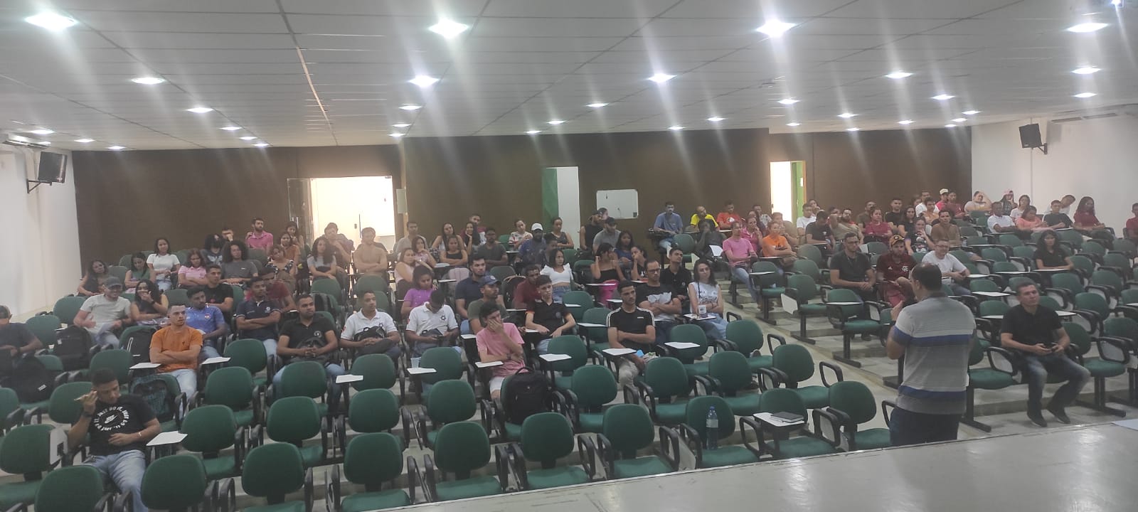 Foto_03_-_Apresentação_das_normas_para_os_discentes_que_participarão_do_evento_copy.jpeg