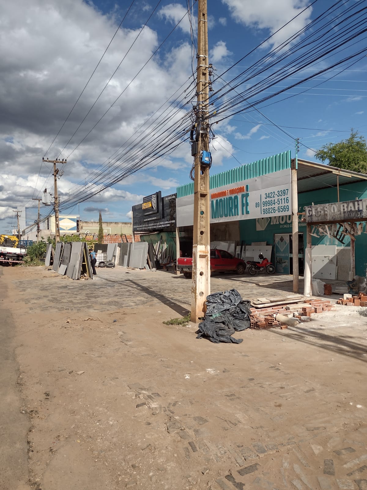 13 Em frente ao Terminal Rodoviário Centro Ufpi